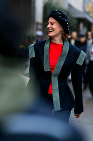 beret, black hat, black jacket, embroidered jacket, eyeshadow, glitter, graphic jacket, printed jacket, red sweater, LONDON, LFW, fashion week, frenchystyle, FW, jonathan paciullo, street style, AUTUMN WINTER 2019-2020, AW 19-20, FW 19-20, FALL WINTER 2019-2020, vertical, atmosphere details, detail