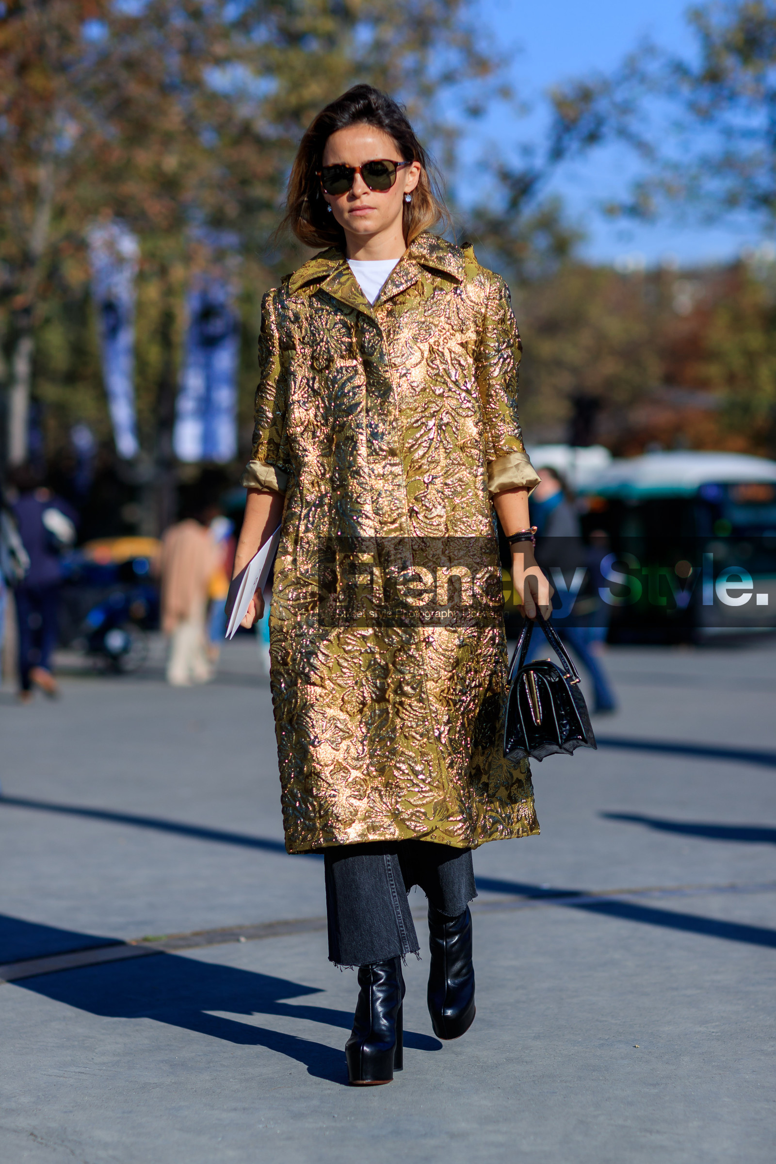 black bag, black boots, brocard, fashion week, frenchystyle, full length, FW, gold coat, jonathan paciullo, leather bag, leather shoes, mira duma, miroslava duma, PARIS, PFW, SPRING SUMMER 2017, SS 17, street style, sunglasses, vertical