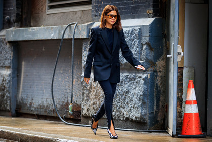 balenciaga, black jacket, black leggings, black pants, black shoes, black t shirt, blazer, floral, flowers, high heels, leather shoes, printed shoes, sunglasses, tone on tone, total look black, trousers, street style, jonathan paciullo, FW, frenchystyle, fashion week, NYFW, NEW YORK, AUTUMN WINTER 2018-2019, AW 18-19, FALL WINTER 2018-2019, FW 18-19, atmosphere details, horizontal, full length, Christine Centenera