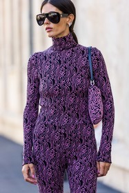 bicolor, black sunglasses, flower, flower print, Gilda Ambrosio, jacquard, monochrome, oversize sunglasses, pink bag, pink jumpsuit, prada bag, prada look, print, printed jumpsuit, print, color, sunglasses, fashion week, frenchystyle, FW, jonathan paciullo, street style, SPRING SUMMER 2022, SS 22, MFW, MILAN, vertical, atmosphere details