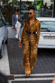 animal print, belt, black belt, black heels, black sunglasses, bun, camel coat, camel pants, coat, Didi Stone, etro look, heels, large belt, large pants, leather heels, leopard coat, leopard print, long coat, print pants, printed coat, ribbed pants, sunglasses, tie and dye, tie and dye pants, fashion week, frenchystyle, FW, jonathan paciullo, street style, MFW, MILAN, SPRING SUMMER 2022, SS 22, vertical, full length