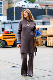 AUTUMN WINTER 2017-2018, AW 17-18, blue shirt, brown bag, brown dress, brown pants, brown sweater, FALL WINTER 2017-2018, fashion week, frenchystyle, full length, FW, FW 17-18, jonathan paciullo, knit dress, leather bag, LFW, LONDON, monica ainley, necklace, street style, sweater dress, tone on tone, total look brown, trousers, vertical