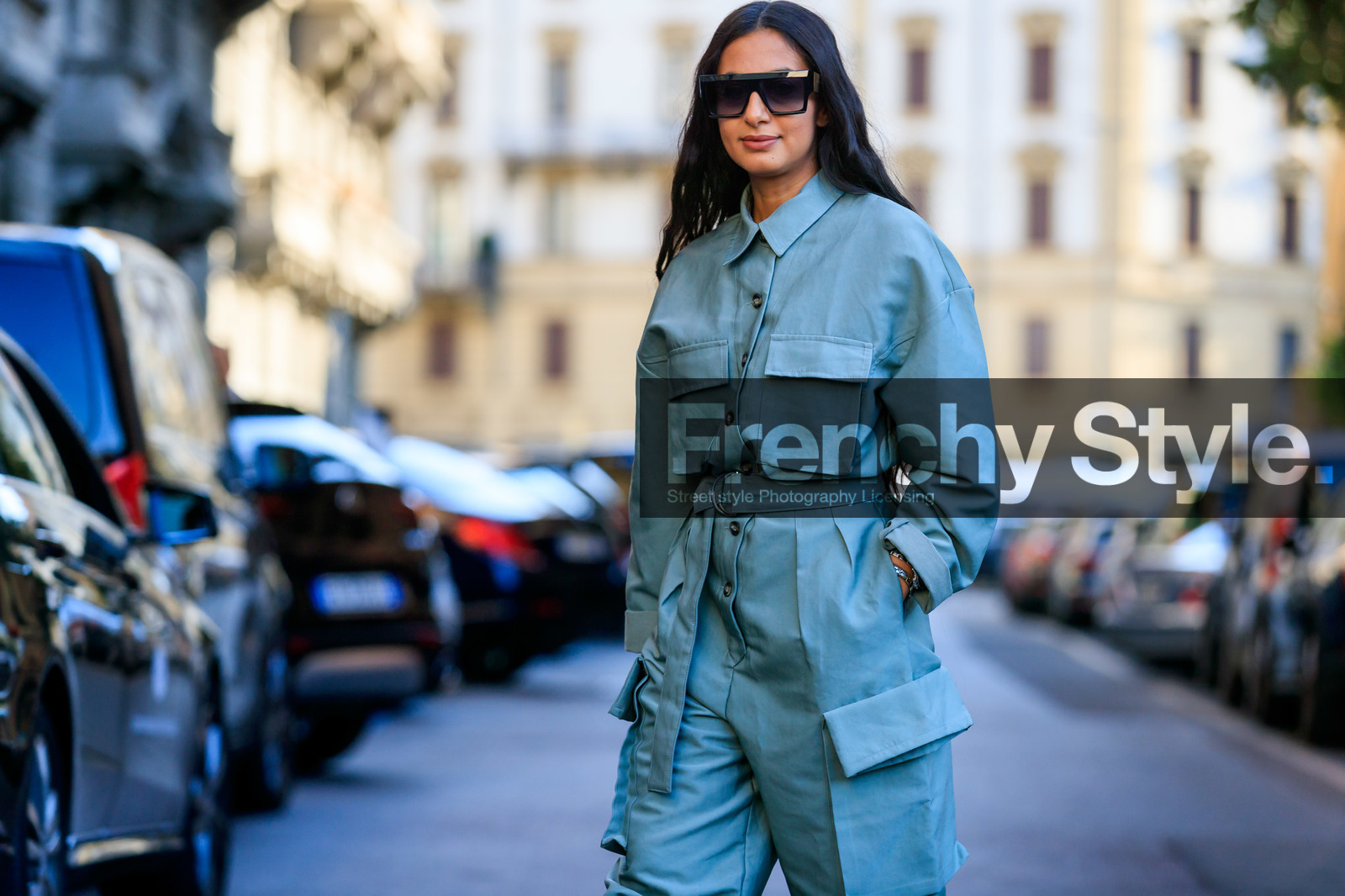 nausheen shah, light blue jumpsuit, multi pocket jumpsuit, long sleeves jumpsuit, safari jumpsuit, futurist shape sunglasses, golden sunglasses, big sunglasses, fashion week, frenchystyle, FW, jonathan paciullo, street style, horizontal, atmosphere details, detail, MFW, MILAN, SPRING SUMMER 2020, SS 20