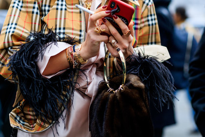 beige jacket, bracelet, brown bag, burberry, checked, feathers, fur bag, golden details, graphic jacket, iphone, pink shirt, plaid, printed jacket, rings, tartan, street style, jonathan paciullo, FW, frenchystyle, fashion week, LFW, LONDON, AUTUMN WINTER 2018-2019, AW 18-19, FALL WINTER 2018-2019, FW 18-19, horizontal, atmosphere details, detail