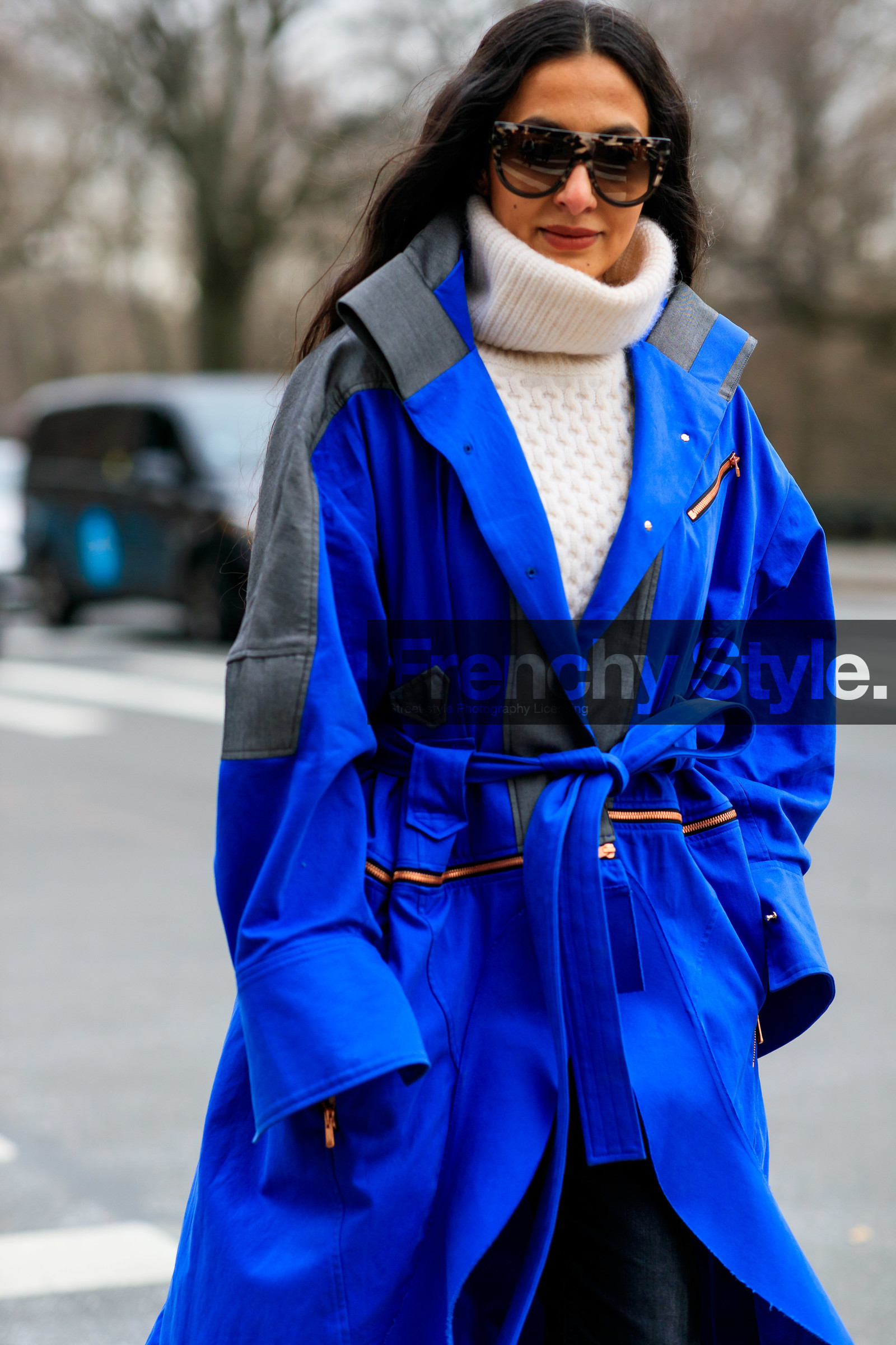 blue coat, nausheen shah, sunglasses, turtleneck sweater, white sweater, street style, jonathan paciullo, frenchystyle, NYFW, NEW YORK, AUTUMN WINTER 2019-2020, AW 19-20, FALL WINTER 2019-2020, FW 19-20, fashion week, FW, vertical, atmosphere details, detail