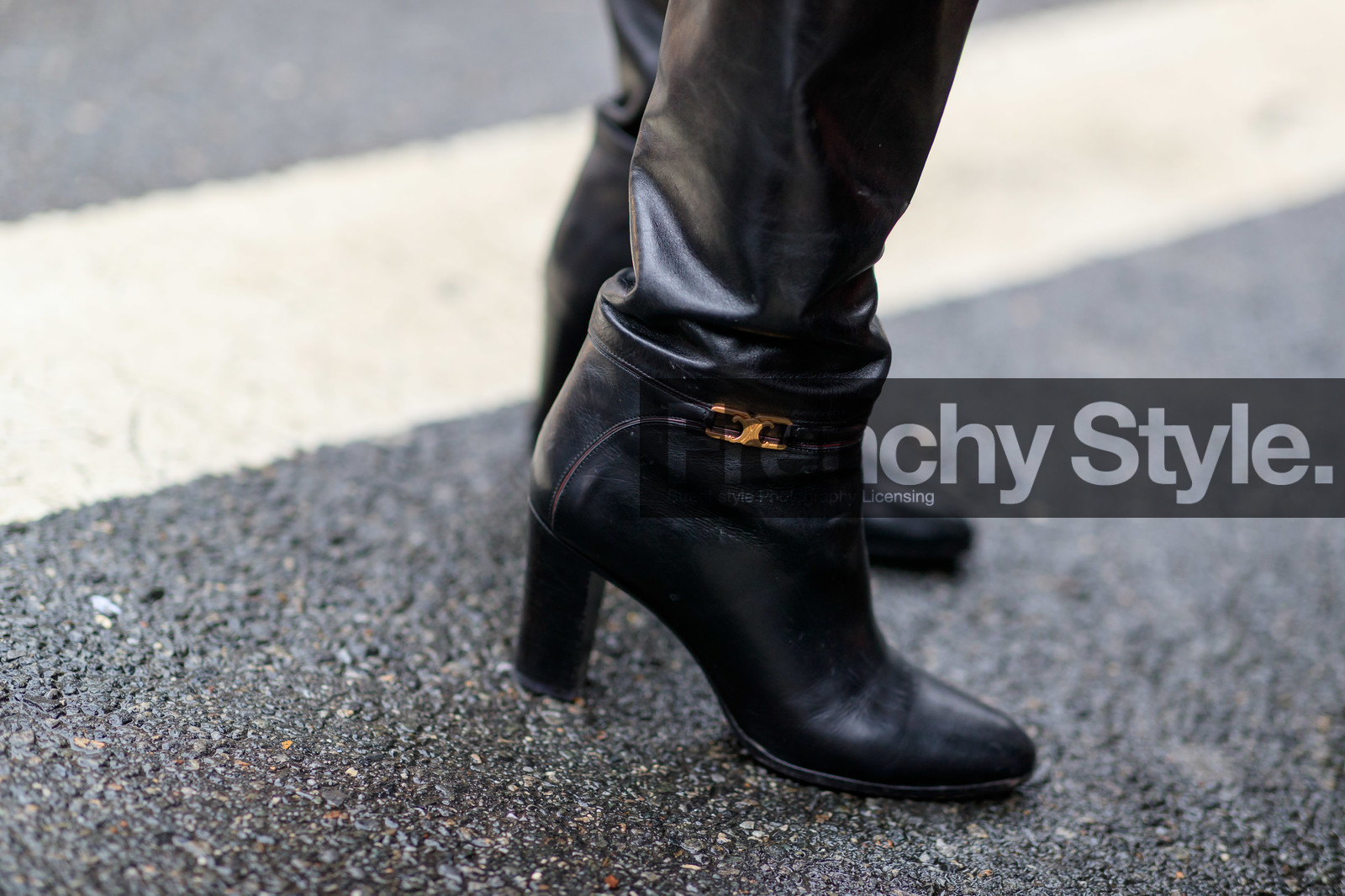 black leather boots, high boots, high heels boots, celine shoes, close up detail, legs detail, shoes detail, fashion week, frenchystyle, FW, jonathan paciullo, street style, NYFW, NEW YORK, AUTUMN WINTER 2020-2021, FALL WINTER 2020-2021, FW 20-21, horizontal, atmosphere details, detail
