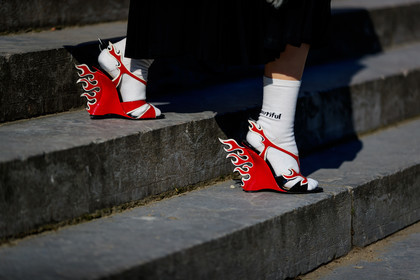 graphic shoes, high heels, leather shoes, prada, red shoes, white socks, street style, jonathan paciullo, FW, frenchystyle, fashion week, PFW, PARIS, AUTUMN WINTER 2018-2019, FALL WINTER 2018-2019, FW 18-19, horizontal, atmosphere details
