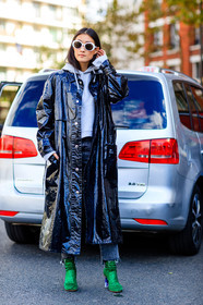 black coat, fashion week, frenchystyle, full length, FW, green boots, grey sweater, high heels, hoodie, jonathan paciullo, justine lee, leather coat, leather shoes, PARIS, PFW, shiny boots, SPRING SUMMER 2017, SS 17, street style, sunglasses, trousers, varnished leather coat, vertical, vêtements