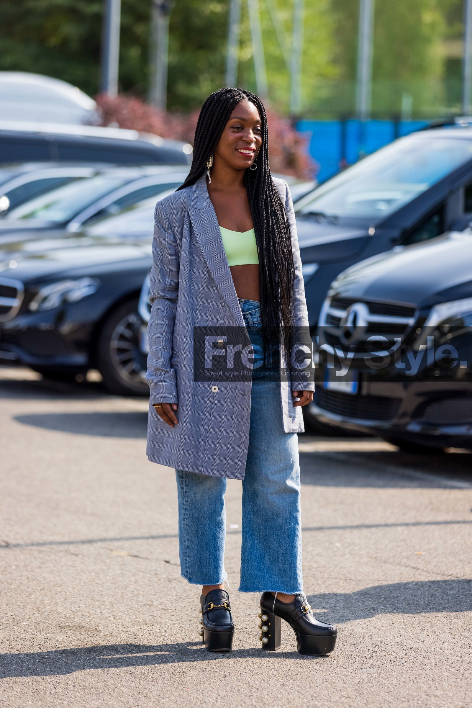 bra, check, coat, denim, fluo yellow, grey coat, grey tartan, gucci plateform, gucci shoes, high waist jeans, large denim, large jeans, leather shoes, plateform, Rajni Lucienne Jacques, statement shoes, tartan coat, fashion week, frenchystyle, FW, jonathan paciullo, street style, MFW, MILAN, SPRING SUMMER 2022, SS 22, vertical, full length
