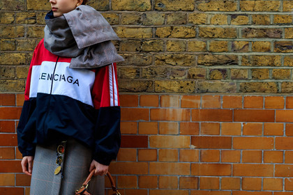 balenciaga, beige scarf, beige skirt, graphic jacket, graphic skirt, printed jacket, printed skirt, red jacket, sportswear, street style, jonathan paciullo, FW, frenchystyle, fashion week, LFW, LONDON, AUTUMN WINTER 2018-2019, AW 18-19, FALL WINTER 2018-2019, FW 18-19, horizontal, atmosphere details, detail