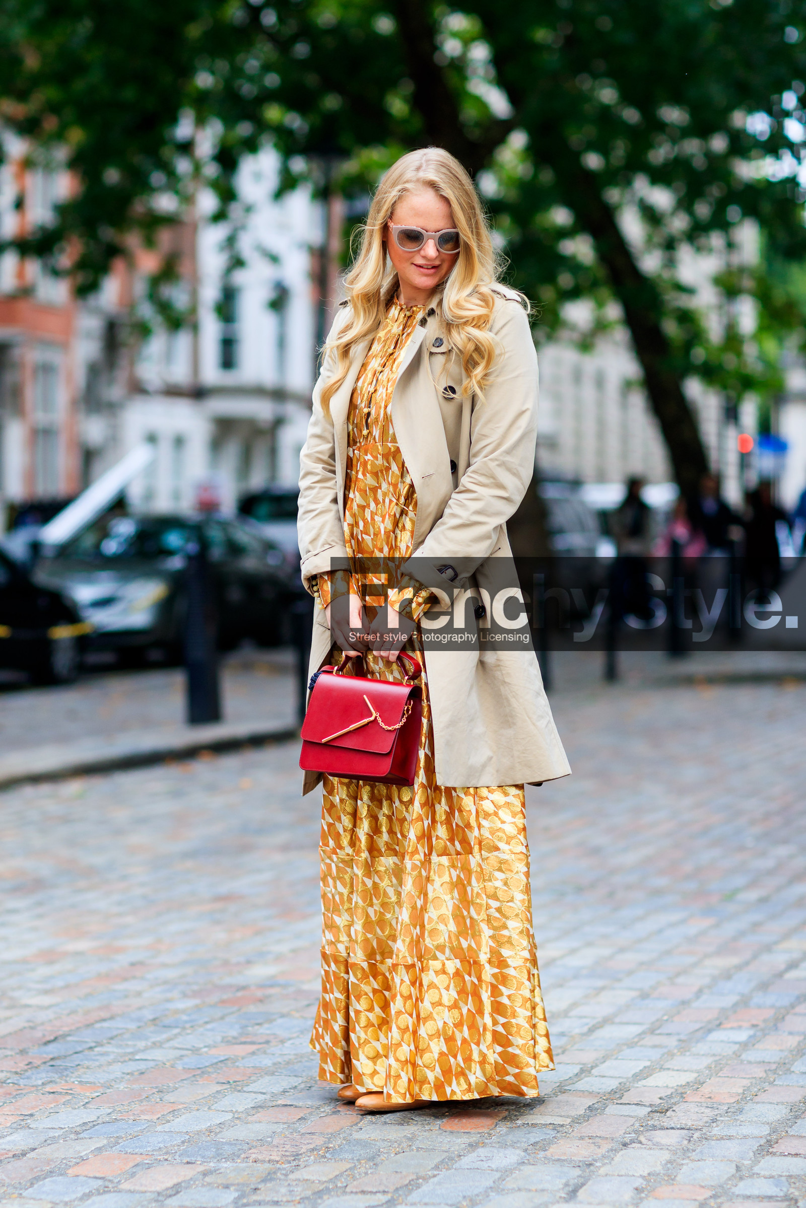 beige coat, fashion week, frenchystyle, full length, FW, graphic dress, jonathan paciullo, leather bag, LFW, LONDON, long dress, printed dress, red bag, SPRING SUMMER 2018, SS 18, street style, trench coat, vertical, yellow dress