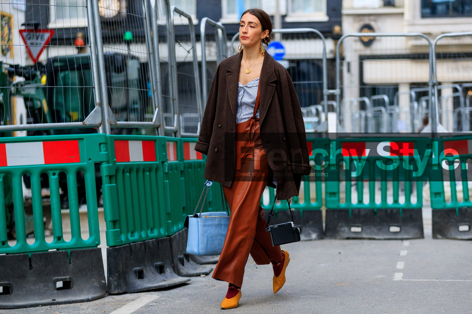 black bag, blue bag, brown jacket, brown pants, camera, high heels, leather bag, leather pants, leather shoes, striped shirt, suspenders, trousers, yellow shoes, street style, jonathan paciullo, FW, frenchystyle, fashion week, LFW, LONDON, AUTUMN WINTER 2018-2019, AW 18-19, FALL WINTER 2018-2019, FW 18-19, horizontal, atmosphere details, full length