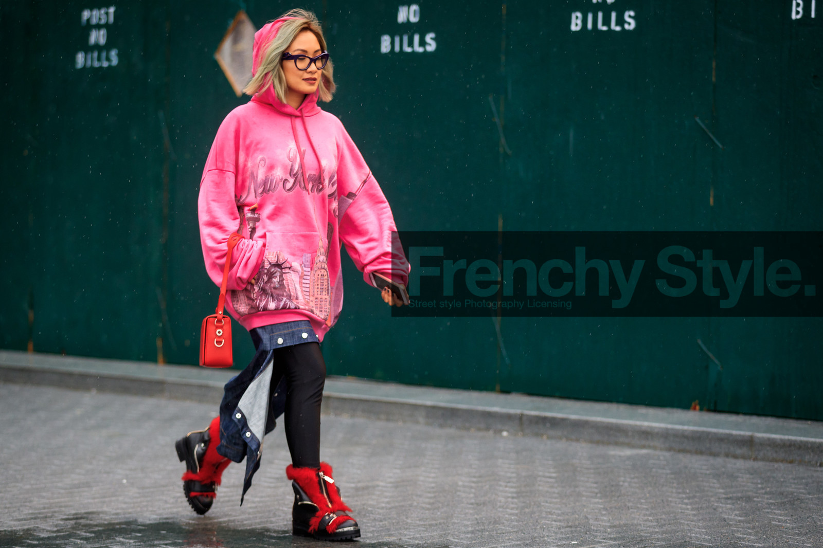 black shoes, blue denim, denim skirt, fur shoes, graphic bag, hoodie, leather bag, leather shoes, off white, oversize, pink sweater, printed bag, red bag, red fur, sunglasses, street style, jonathan paciullo, FW, frenchystyle, fashion week, NYFW, NEW YORK, AUTUMN WINTER 2018-2019, AW 18-19, FALL WINTER 2018-2019, FW 18-19, atmosphere details, horizontal, full length