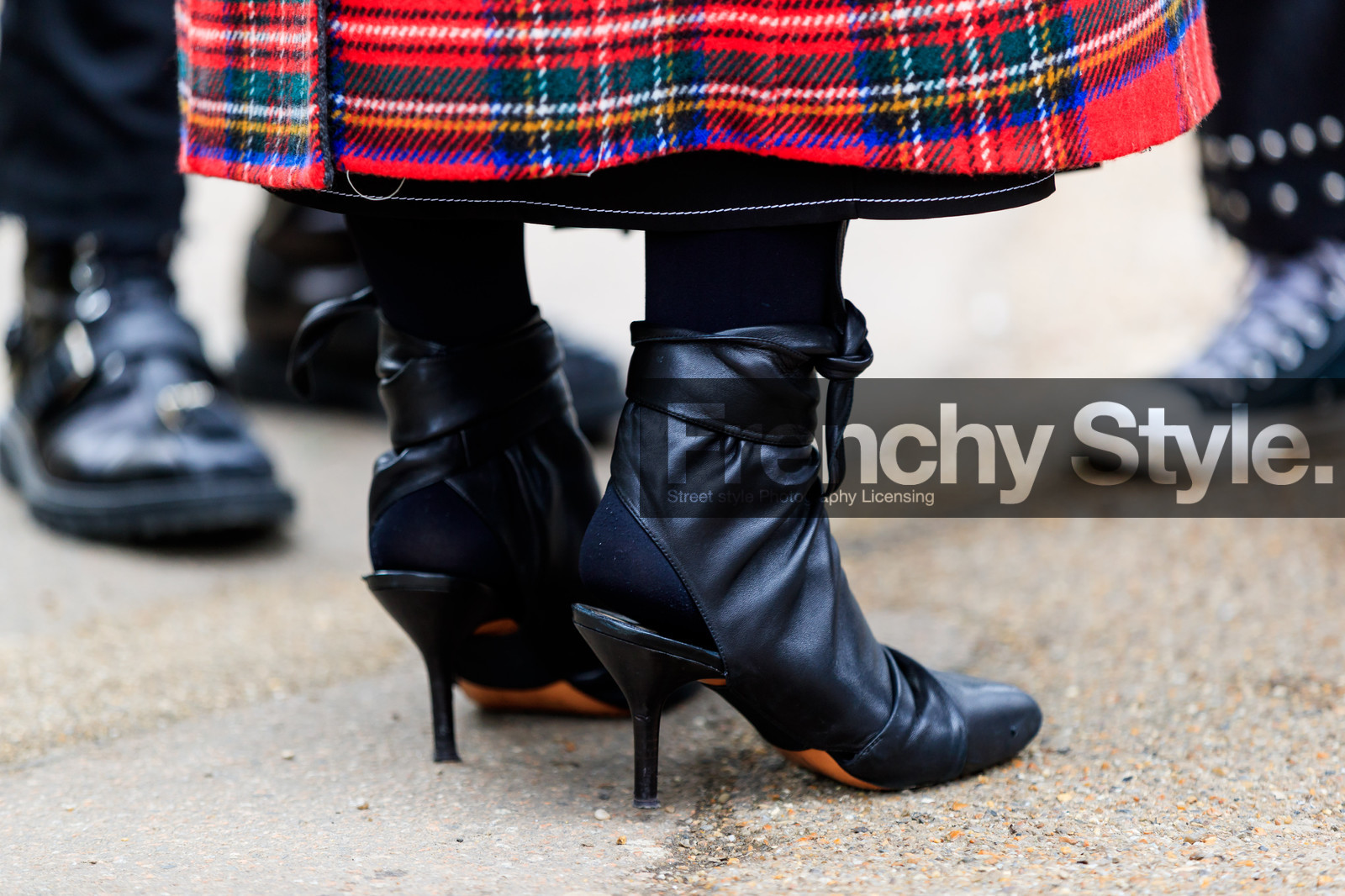 black shoes, checked, high heels, leather shoes, plaid, tartan, street style, jonathan paciullo, FW, frenchystyle, fashion week, LFW, LONDON, AUTUMN WINTER 2018-2019, AW 18-19, FALL WINTER 2018-2019, FW 18-19, horizontal, atmosphere details, detail