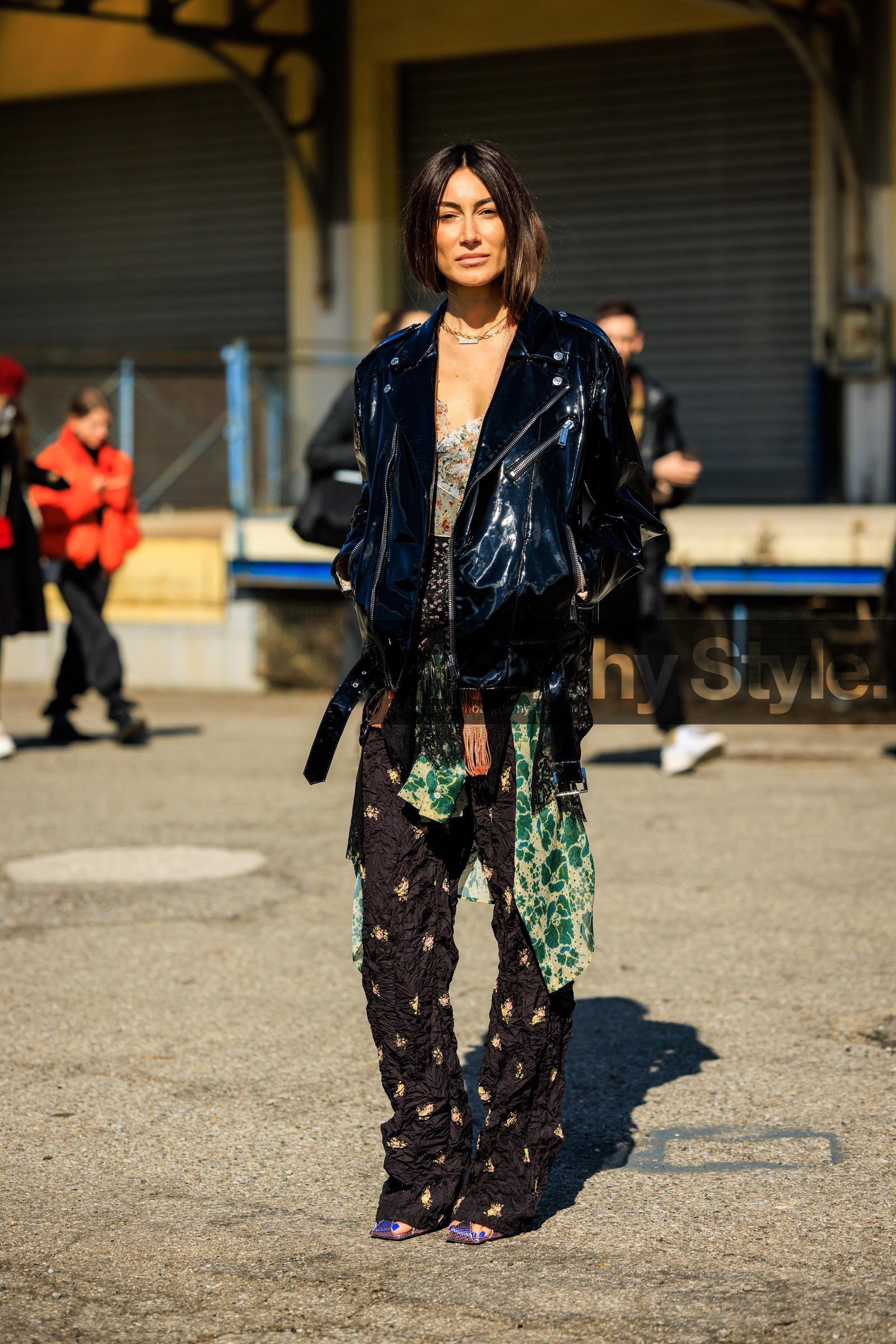 pattent jacket, black jacket, biker jacket, printed pants, flowered pants, creased pants, purple sandals, multiprint look, silver choker, brown pants, flowered top, multicolor top, fashion week, frenchystyle, FW, jonathan paciullo, street style, vertical, full length