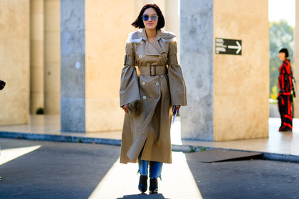 atmosphere details, fashion week, frenchystyle, full length, fur collar, FW, horizontal, jonathan paciullo, leather shoes, PARIS, PFW, sacai, SPRING SUMMER 2017, SS 17, street style, sunglasses, tiffany hsu, trench coat