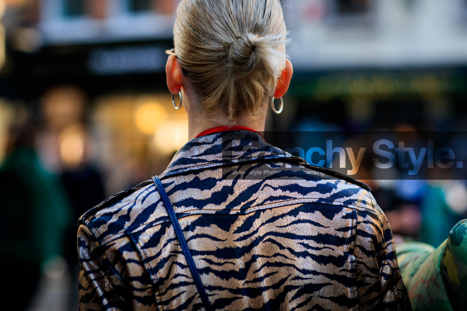 animal print, bronze, earrings, graphic jacket, printed jacket, zebra, street style, jonathan paciullo, FW, frenchystyle, fashion week, LFW, LONDON, AUTUMN WINTER 2018-2019, AW 18-19, FALL WINTER 2018-2019, FW 18-19, horizontal, atmosphere details, detail, model