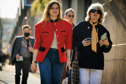 red jacket, red blazer, buttones blazer, classic jeans, white top, chanel bag, chanel tote bag, black jacket, gucci scarf, white pants, black sunglasses, eugenie trochu, sophie fontanel, street style, jonathan paciullo, FW, frenchystyle, fashion week, MFW, MILAN, FALL WINTER 2022_2023, AUTUMN WINTER 2022-2023, FW 22-23, horizontal, atmosphere details