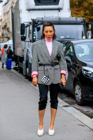 light pink top, turtleneck top, oversize jacket, black jacket, black pants, white jacket, checked jacket, houndstooth printed jacket, belted jacket, black leather belt, plaited belt, mini bag, belt bag, plaited bag, black leather bag, white leather bag, white leather shoes, cropped pants, fashion week, frenchystyle, FW, jonathan paciullo, street style, SPRING SUMMER 2020, SS 20, PFW, PARIS, vertical, full length