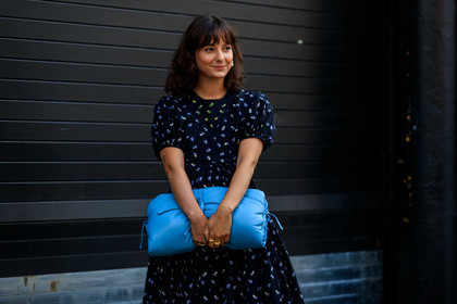 alyssa coscarelli, black dress, blue bag, cecilie banhsen, floral, flowers, graphic dress, leather bag, printed dress, street style, jonathan paciullo, FW, frenchystyle, fashion week, NEW YORK, NYFW, SPRING SUMMER 2020, SS 20, horizontal, atmosphere details, detail