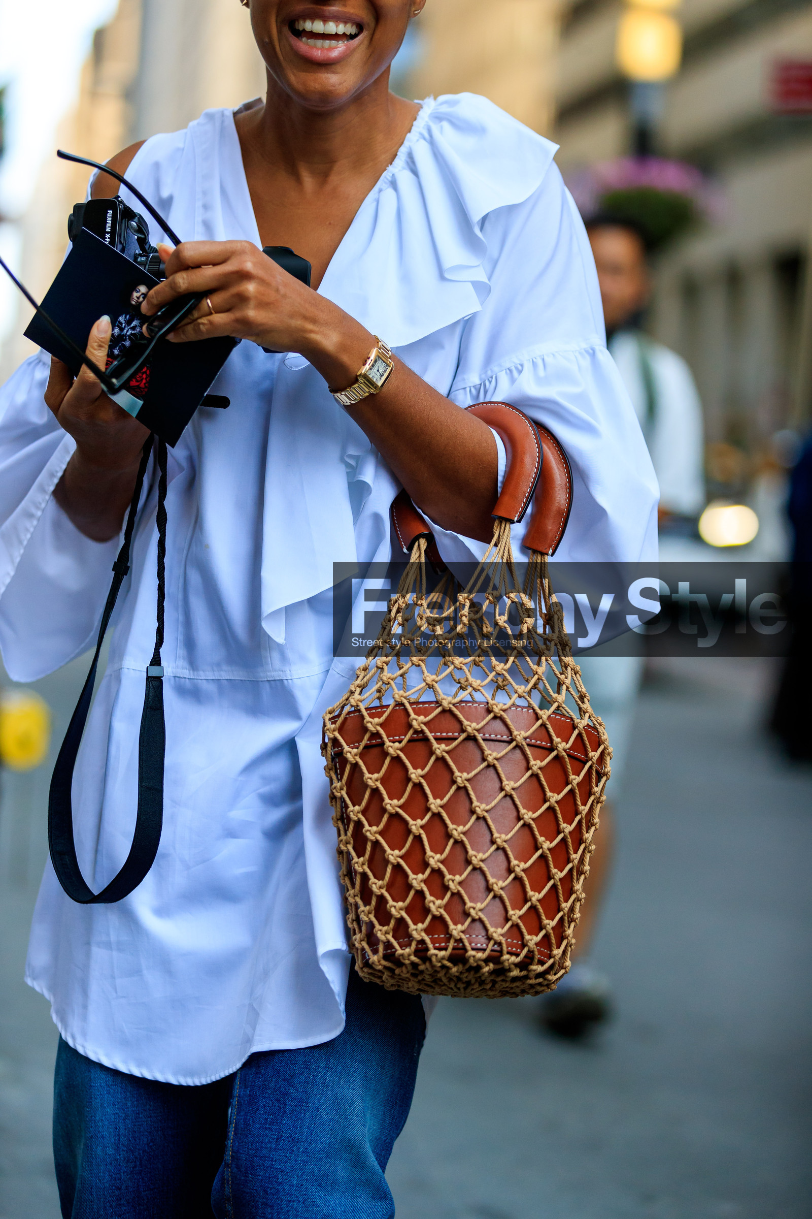 atmosphere details, blue denim, brown bag, camera, denim pants, detail, fashion week, frenchystyle, FW, jeans, jonathan paciullo, leather bag, net shopper, NEW YORK, NYFW, SPRING SUMMER 2018, SS 18, street style, tamu mcpherson, trousers, vertical, white shirt