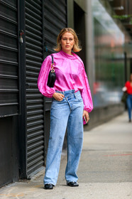 Annabel Rosendahl, black bag, black shoes, blue denim, bottega veneta, christian dior, denim pants, high waist, jeans, leather bag, leather shoes, pink top, trousers, street style, jonathan paciullo, FW, frenchystyle, fashion week, NEW YORK, NYFW, SPRING SUMMER 2020, SS 20, vertical, full length