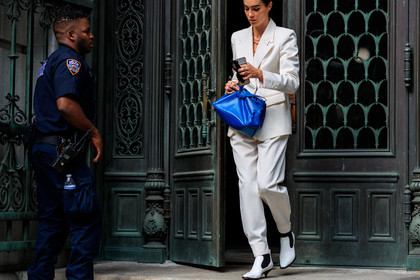 blazer, blue bag, brittany xavier, high heels, leather bag, leather shoes, tone on tone, total look white, trousers, white boots, white jacket, white pants, white shoes, white suit, street style, jonathan paciullo, FW, frenchystyle, fashion week, NEW YORK, NYFW, SPRING SUMMER 2020, SS 20, horizontal, atmosphere details, detail