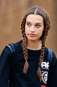 model, plaited hair, hair details, black sweatshirt, letter printed sweatshirt, fashion week, frenchystyle, FW, jonathan paciullo, street style, SPRING SUMMER 2020, SS 20, PFW, PARIS, vertical, atmosphere details, detail