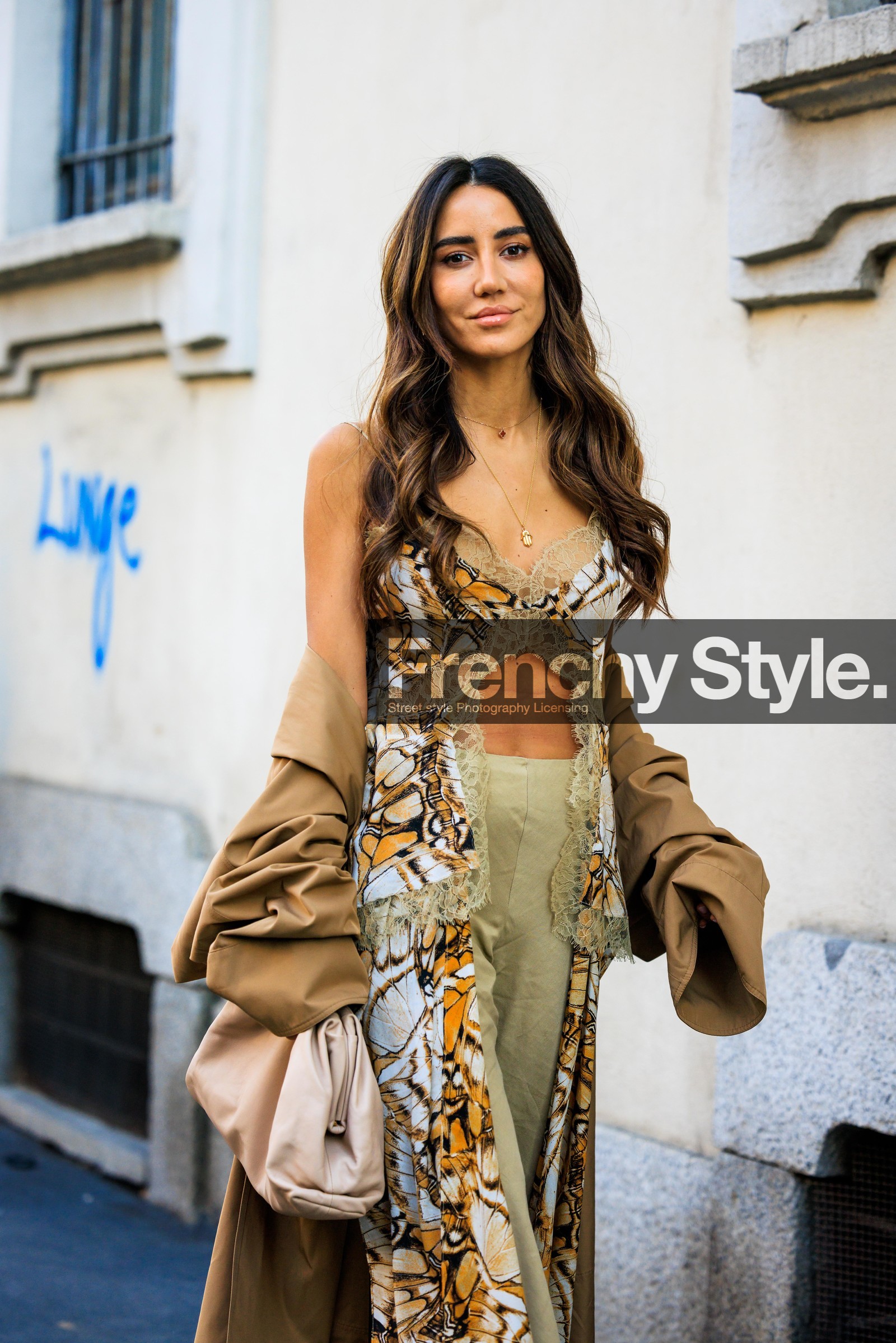 silk pants, pistachio green pants, flared pants, pouch bag, beige baggy trousers, brown trench, close up, tamara kalinic, street style, jonathan paciullo, FW, frenchystyle, fashion week, MFW, MILAN, FALL WINTER 2022_2023, AUTUMN WINTER 2022-2023, FW 22-23, vertical, atmosphere details