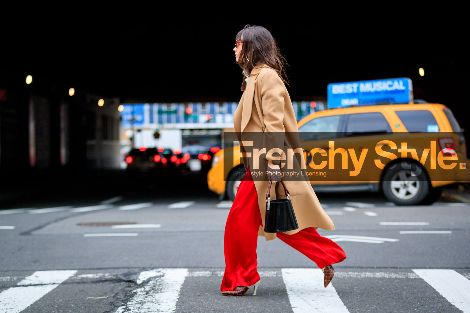 beige coat, beige sweater, black bag, brown shoes, leather bag, leather shoes, red pants, sunglasses, trousers, turtleneck sweater, street style, jonathan paciullo, FW, frenchystyle, fashion week, NYFW, NEW YORK, AUTUMN WINTER 2018-2019, AW 18-19, FALL WINTER 2018-2019, FW 18-19, atmosphere details, horizontal, full length