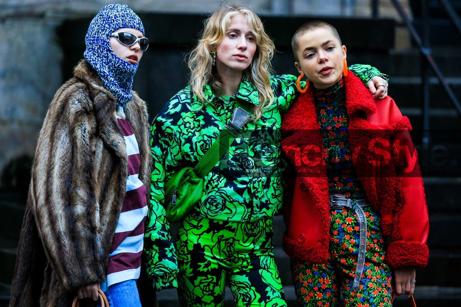 orange handbag, printed pants, flared pants, floral pants, multicolor pants, red jacket, short jacket, furry jacket, leather jacket, orange loops, silver belt, printed top, floral top, multicolor look, shaved head, blond hair, curls, printed jacket, printed pants, floral set, green jacket, green pants, green bag, fanny pack, futuris glasses, knitted hood, blue hood, fur coat, striped shirt, burgundy shirt, brown coat, fashion week, frenchystyle, FW, jonathan paciullo, street style, CPH, COPENHAGEN, AUTUMN WINTER 2022-2023, FALL WINTER 2022-2023, FW 22-23, horizontal, atmosphere details