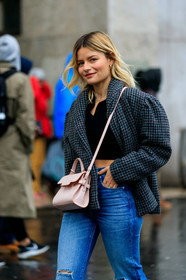 sabina socol, grey jacket, checked jacket, balloon sleeves, blue jeans, denim, delvaux bag, crossbody bag, light pink leather bag, black top, cropped top, fashion week, frenchystyle, FW, jonathan paciullo, street style, PFW, PARIS, vertical, atmosphere details, detail