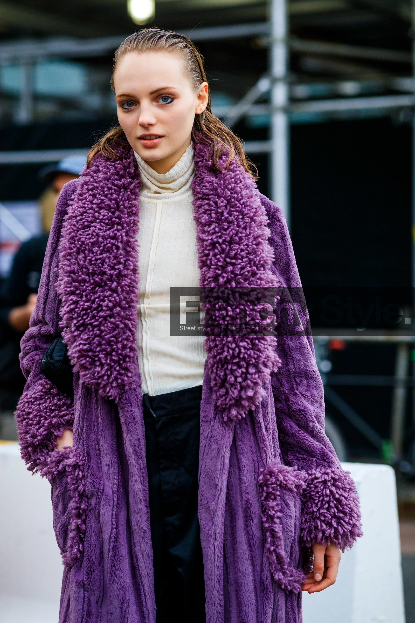 eyeliner, model, pulled back hair, purple coat, purple fur, wet hair, white sweater, street style, jonathan paciullo, frenchystyle, NYFW, NEW YORK, AUTUMN WINTER 2019-2020, AW 19-20, FALL WINTER 2019-2020, FW 19-20, fashion week, FW, vertical, atmosphere details, detail