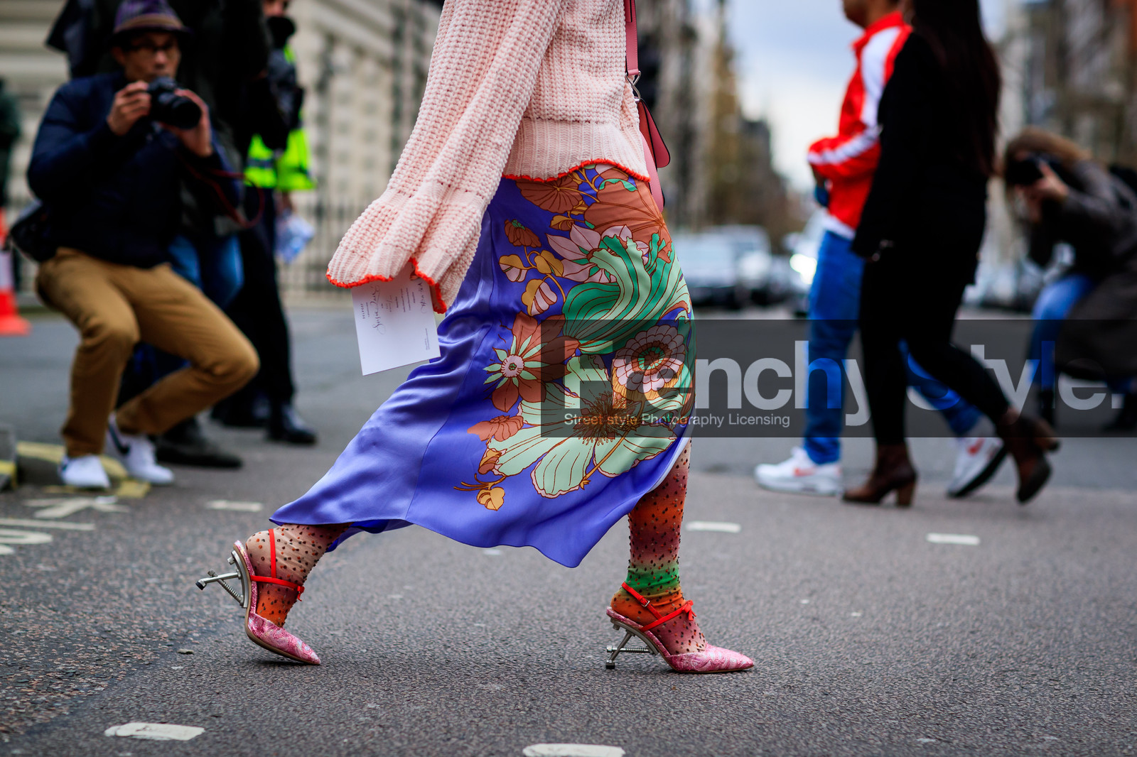 floral, flowers, graphic skirt, high heels, leather shoes, pink shoes, pink sweater, prada, printed skirt, purple skirt, tights, street style, jonathan paciullo, FW, frenchystyle, fashion week, LFW, LONDON, AUTUMN WINTER 2018-2019, AW 18-19, FALL WINTER 2018-2019, FW 18-19, horizontal, atmosphere details, detail