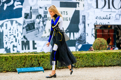 black, black and white bag, black shoes, black skirt, blue, checked, christian dior, gingham, graphic bag, graphic jumpsuit, graphic pants, leather bag, leather shoes, plaid, printed bag, printed jumpsuit, printed pants, satin stitch, trousers, white, yellow, fashion week, frenchystyle, FW, jonathan paciullo, street style, PFW, PARIS, AUTUMN WINTER 2018-2019, FALL WINTER 2018-2019, FW 18-19, horizontal, atmosphere details, full length, Charlotte Groeneveld