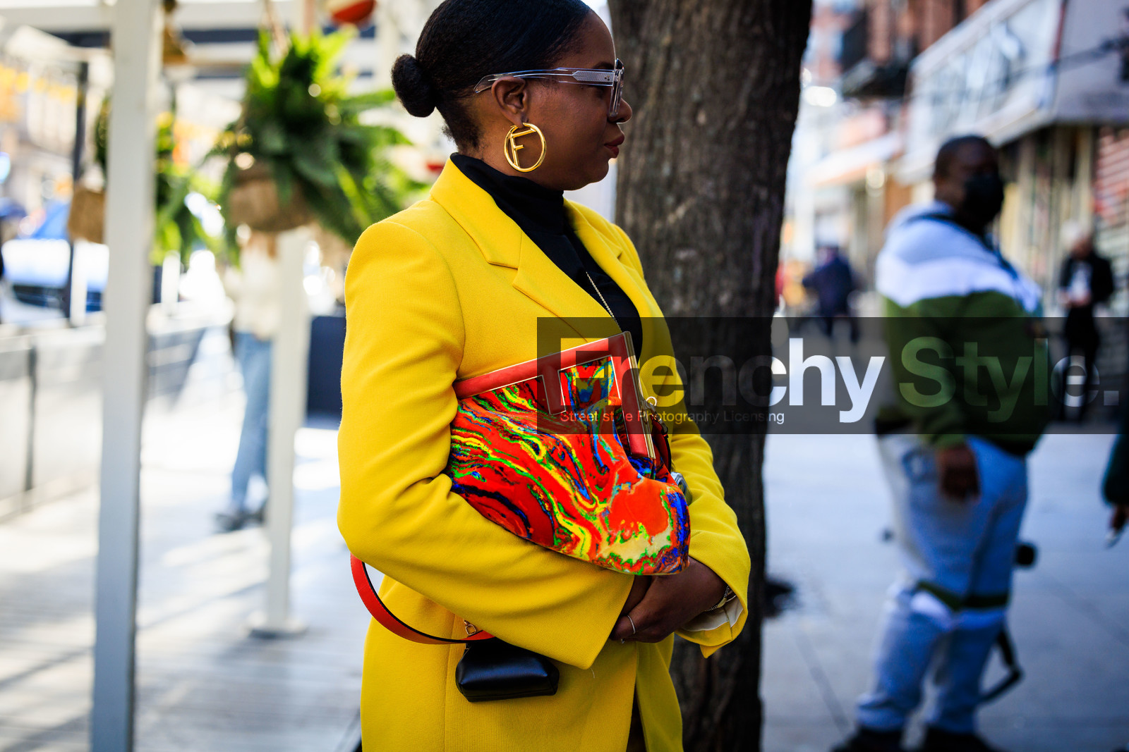 yellow blazer, fendi multiclor pouch bag, fendi loops earrings, dark sunglasses, details, fashion week, frenchystyle, FW, jonathan paciullo, street style, NYFW, NEW YORK, AUTUMN WINTER 2022-2023, FALL WINTER 2022_2023, FW 22-23, atmosphere details, horizontal