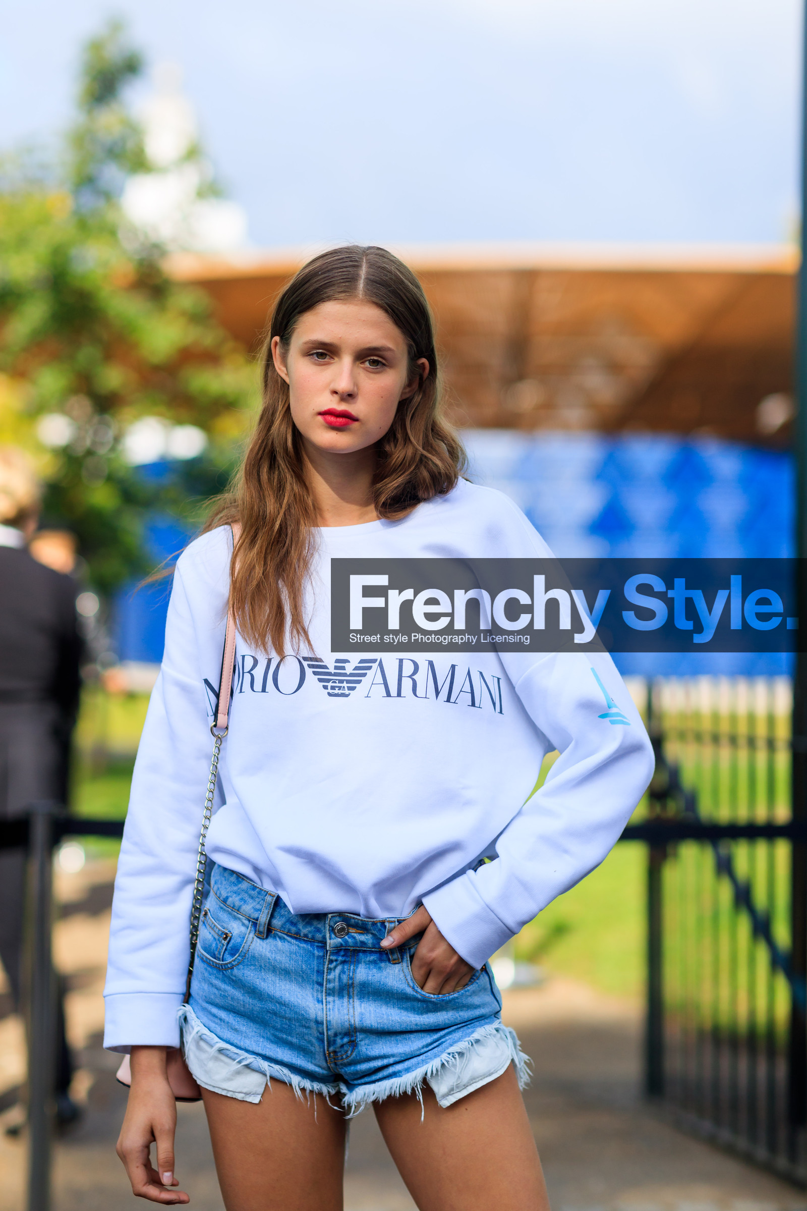 atmosphere details, blue denim, denim shorts, detail, emporio armani, fashion week, frenchystyle, FW, grey sweater, jonathan paciullo, LFW, LONDON, model, red lips, SPRING SUMMER 2018, SS 18, street style, vertical
