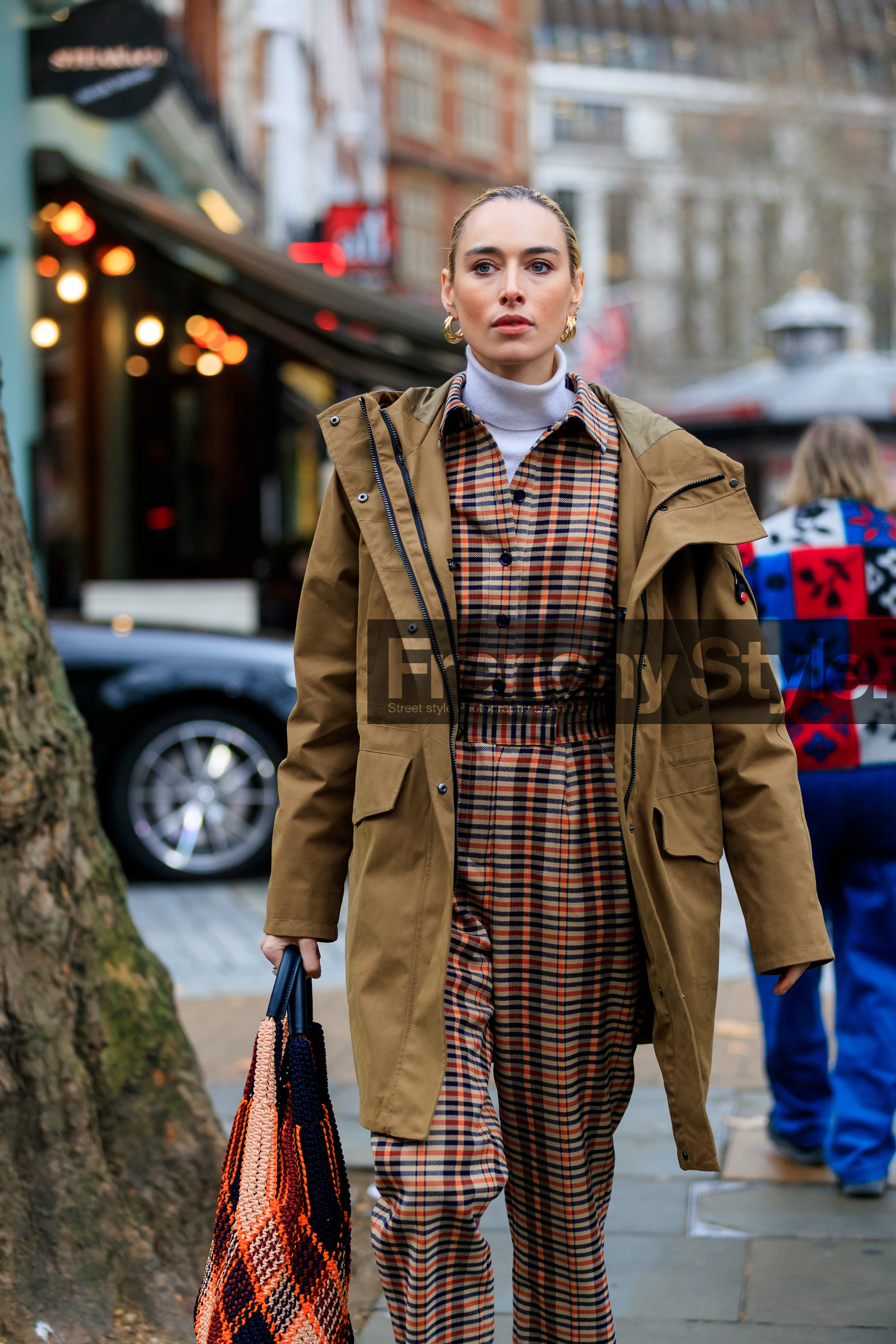 brown coat, brown jumpsuit, checked, earrings, flora macdonald johnston, graphic pants, leather bag, orange bag, orange jumpsuit, plaid, printed pants, trousers, turtleneck sweater, white sweater, LONDON, LFW, fashion week, frenchystyle, FW, jonathan paciullo, street style, AUTUMN WINTER 2019-2020, AW 19-20, FW 19-20, FALL WINTER 2019-2020, vertical, atmosphere details, detail