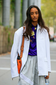 model, white jacket, light grey pants, zipped jacket, purple blouse, floral printed blouse, high collar blouse, silk blouse, sportswear, jogging pants, orange leather bag, animal skin bag, make up, make up details, studs make up, strassed make up, fashion week, frenchystyle, FW, jonathan paciullo, street style, SPRING SUMMER 2020, SS 20, PFW, PARIS, vertical, atmosphere details, detail