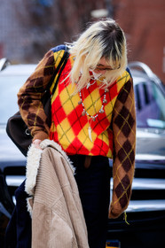 beige jacket, brown belt, checked, checked sweater, corduroy, fur collar, navy pants, necklace, plaid, red sweater, sunglasses, tartan, trousers, yellow sweater, street style, jonathan paciullo, FW, frenchystyle, fashion week, NYFW, NEW YORK, AUTUMN WINTER 2018-2019, AW 18-19, FALL WINTER 2018-2019, FW 18-19, vertical, atmosphere details, detail, phoebe arnold