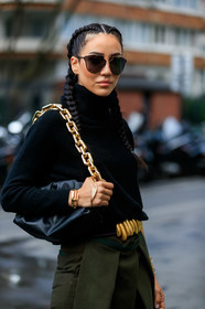 tamara kalinic, black pullover, turtleneck pullover, kaki pants, kaki skirt, layered pants, layered skirt, mini skirt, tight pants, woolen pants, golden buckle belt, golden strap bag, shoulder bag, black leather bag, bottega veneta bag, dior sunglasses, aviator sunglasses, plaited hair, golden bracelet, diamond bracelet, cartier bracelet, cartier clou bracelet, hand jewellery, fashion week, frenchystyle, FW, jonathan paciullo, street style, PFW, PARIS, AUTUMN WINTER 2020-2021, FALL WINTER 2020-2021, FW 20-21, vertical, atmosphere details, detail