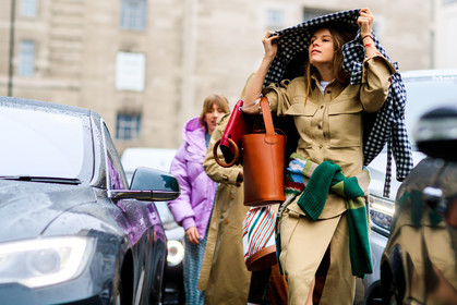 beige shirt, beige skirt, camel bag, checked, gingham, graphic jacket, green sweater, plaid, printed jacket, red bag, tied up sweater, street style, jonathan paciullo, FW, frenchystyle, fashion week, LFW, LONDON, AUTUMN WINTER 2018-2019, AW 18-19, FALL WINTER 2018-2019, FW 18-19, horizontal, atmosphere details, detail, monica ainley