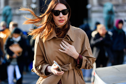 beige coat, polka dot, sunglasses, street style, jonathan paciullo, FW, frenchystyle, fashion week, PFW, PARIS, AUTUMN WINTER 2018-2019, FALL WINTER 2018-2019, FW 18-19, horizontal, atmosphere details