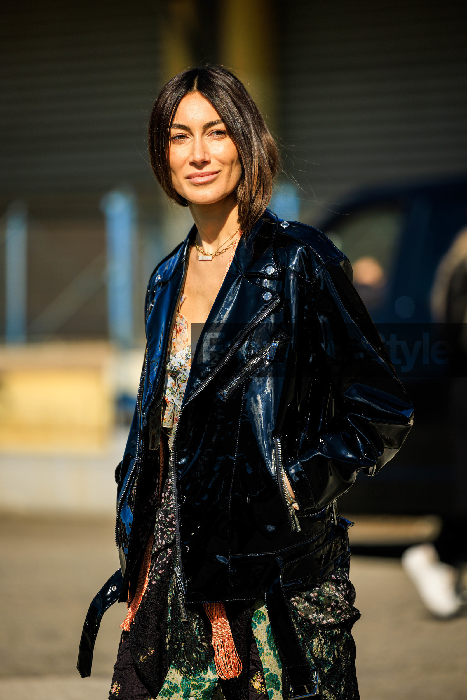 pattent jacket, black jacket, biker jacket, printed pants, flowered pants, creased pants, multiprint look, silver choker, brown pants, flowered top, multicolor top, fashion week, frenchystyle, FW, jonathan paciullo, street style, vertical, atmosphere details, detail