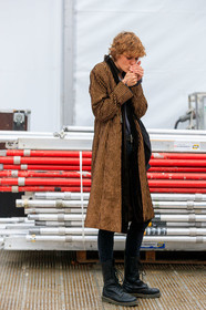 model, striped coat, striped jacket, velvet jacket, velvet coat, yellow jacket, yellow coat, brown jacket, brown coat, long coat, pyjama jacket, pyjama look, black jeans, black leather boots, doc marteens shoes, laced boots, tight jeans, used t-shirt, grey t-shirt, grunge look, fashion week, frenchystyle, FW, jonathan paciullo, street style, SPRING SUMMER 2020, SS 20, PFW, PARIS, vertical, full length