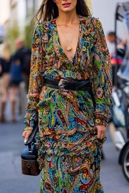 belt, bicolor bag, black belt, braided belt, color, colorful, dress, leather bag, leather belt, long dress, necklace, paisley print, print, printed dress, v neck dress, fashion week, frenchystyle, FW, jonathan paciullo, street style, MFW, MILAN, SPRING SUMMER 2022, SS 22, vertical, atmosphere details, detail