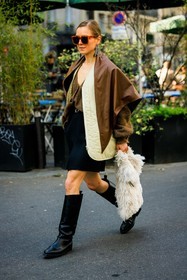 square sunglasses, brown cape, brown cardigan, knitwear, black skirt, black boots, furry bag, white bad, strass earrings, street style, jonathan paciullo, FW, frenchystyle, fashion week, AUTUMN WINTER 2022-2023, FALL WINTER 2022_2023, FW 22-23, PFW, PARIS, full length, vertical