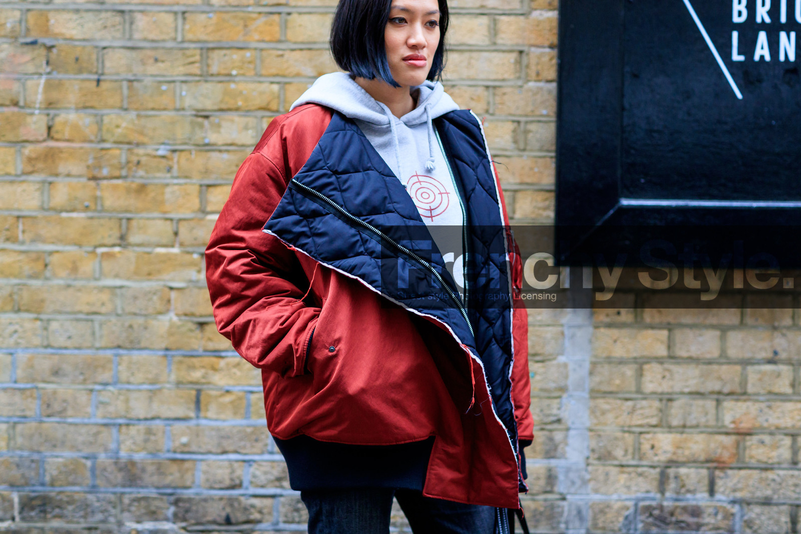 atmosphere details, AUTUMN WINTER 2017-2018, AW 17-18, bomber jacket, denim pants, detail, FALL WINTER 2017-2018, fashion week, frenchystyle, FW, FW 17-18, grey sweater, hoodie, horizontal, jeans, jonathan paciullo, LFW, LONDON, oversize, red jacket, street style, Tiffany Hsu, trousers