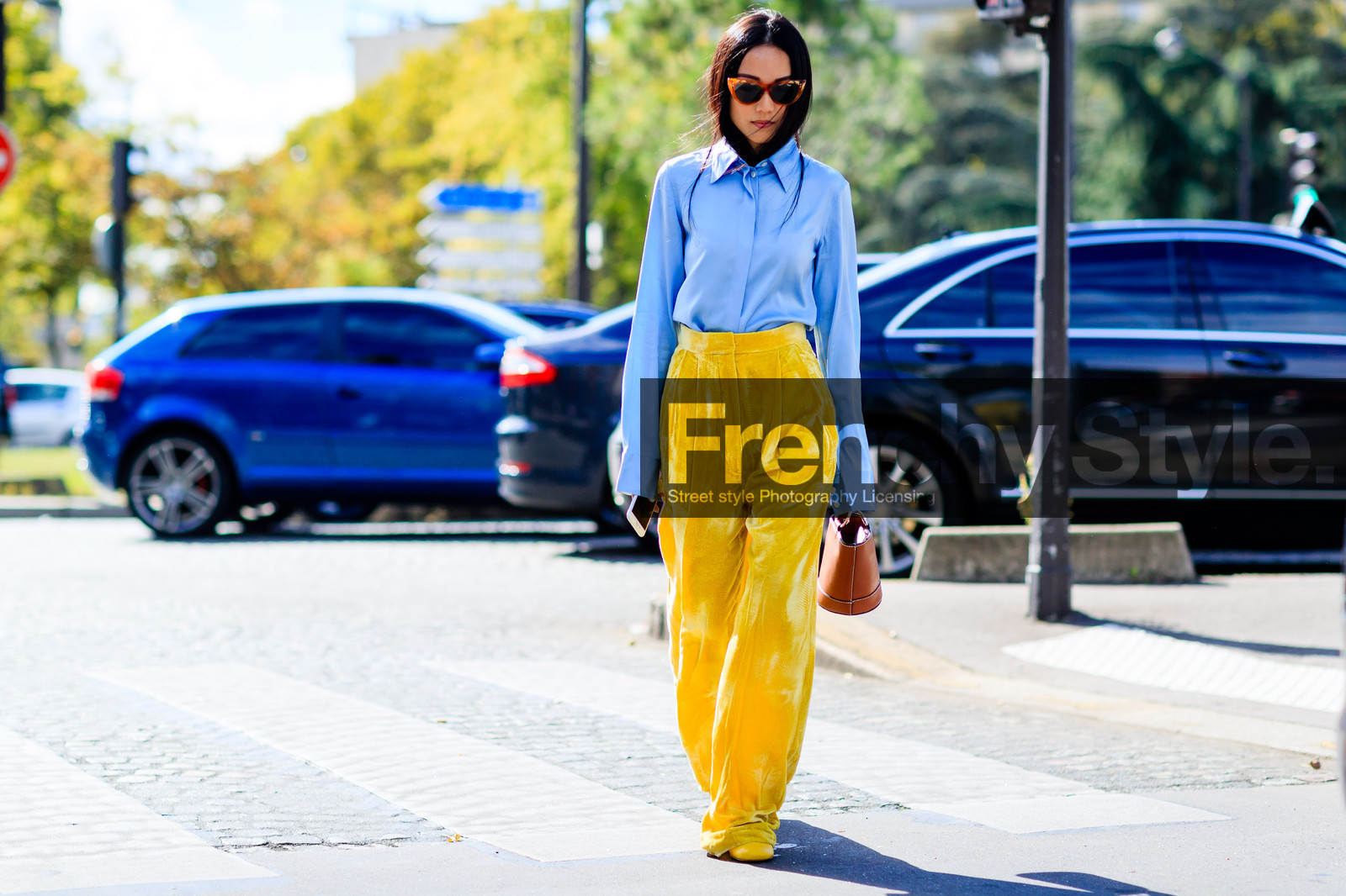 atmosphere details, blue shirt, brown bag, fashion week, frenchystyle, full length, FW, horizontal, jonathan paciullo, leather bag, PARIS, PFW, SPRING SUMMER 2017, SS 17, street style, sunglasses, trousers, velvet, yellow pants, yoyo cao