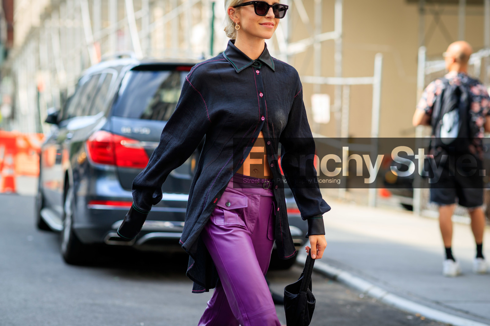 black bag, black shirt, caro daur, leather bag, leather pants, purple pants, sunglasses, trousers, street style, jonathan paciullo, FW, frenchystyle, fashion week, NEW YORK, NYFW, SPRING SUMMER 2020, SS 20, horizontal, atmosphere details, detail